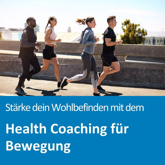 Vier sportlich gekleidete Menschen – zwei Männer und zwei Frauen – joggen gemeinsam im Sonnenschein auf einer städtischen Straße oder Brücke. Die Szene vermittelt Energie, Fitness und Teamgeist. Im unteren Bereich des Bildes steht der Text: „Stärke dein Wohlbefinden mit dem Health Coaching für Bewegung“.